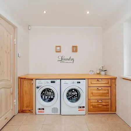 Vila Luxury In Paernu, Walking Distance From The And Centre *