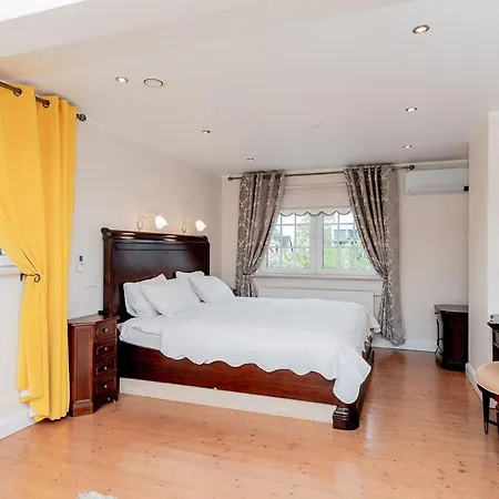 Luxury In Paernu, Walking Distance From The And Centre Vila Parnu