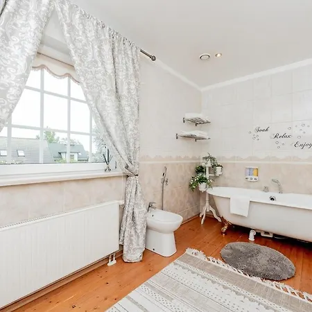 Luxury In Paernu, Walking Distance From The And Centre Parnu