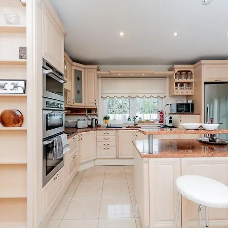 Vila Luxury In Paernu, Walking Distance From The And Centre *