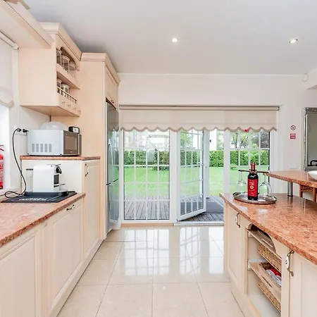 Villa Luxury In Paernu, Walking Distance From The And Centre *